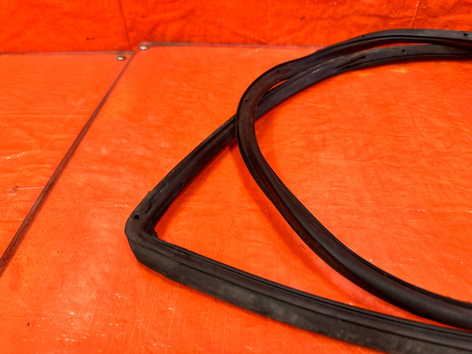 96 00 HONDA CIVIC SEDAN   DRIVER LEFT REAR   WEATHER STRIP SEAL GASKET OEM #2975