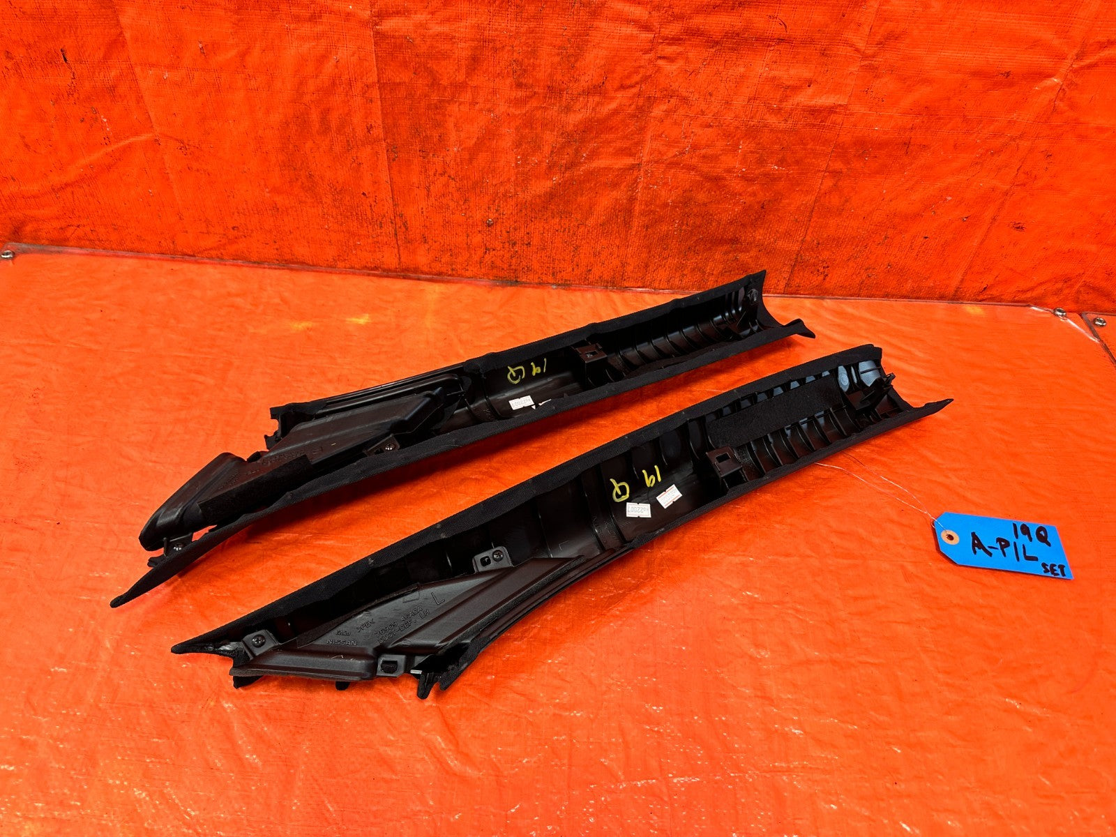 14 24 INFINITI Q50   BLACK A PILLARS   LEFT AND RIGHT SIDE   OEM FACTORY OE #19Q5
