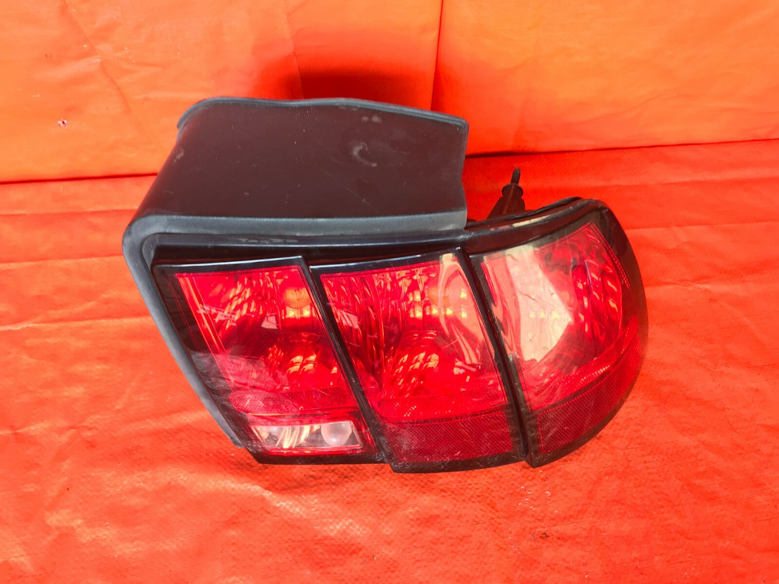 OEM 2004 04 FORD MUSTANG PASSENGER RIGHT TAIL LIGHT LAMP R RH      5
