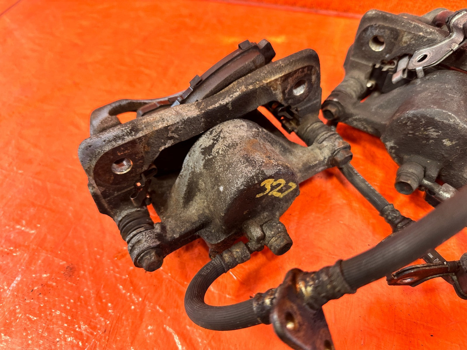 92 95 HONDA CIVIC EX SI   LEFT AND RIGHT FRONT BRAKE CALIPERS AND LINES OEM 3277