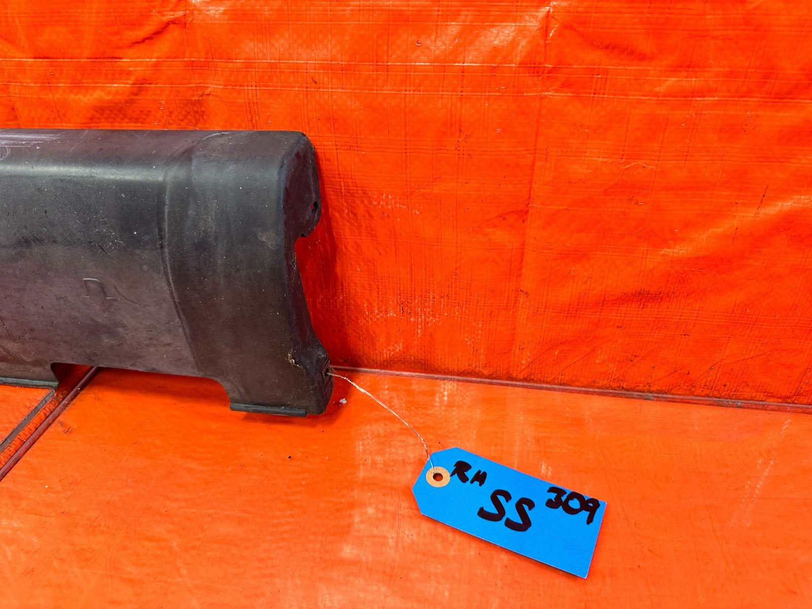 94 01 ACURA INTEGRA   2 DOOR   SIDE SKIRT ROCKER MODLING RIGHT SIDE OEM #3091