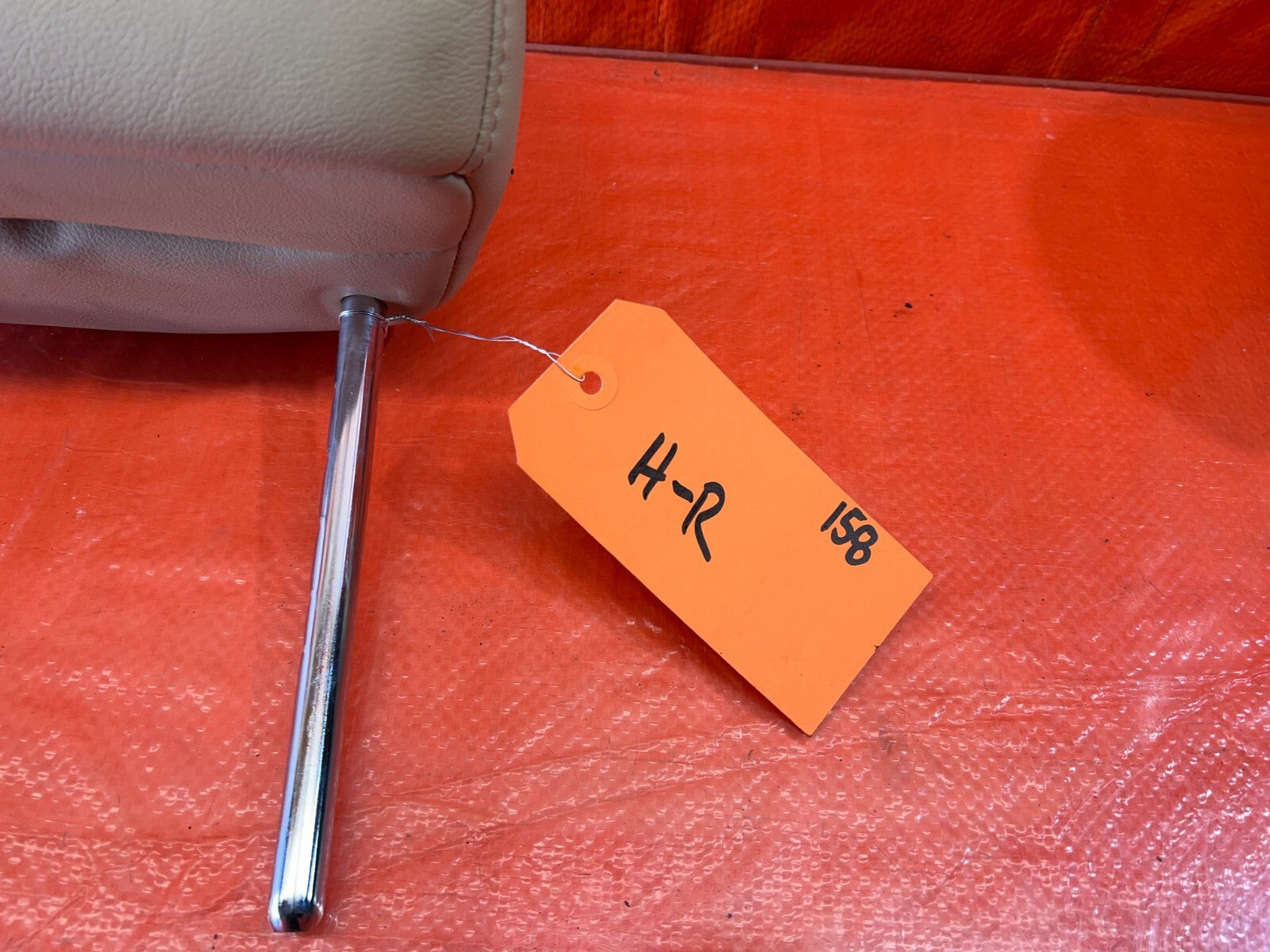 09 10 ACURA TSX   FRONT SEAT HEAD REST LEFT OR RIGHT   IVORY COLOR   OEM #158 17
