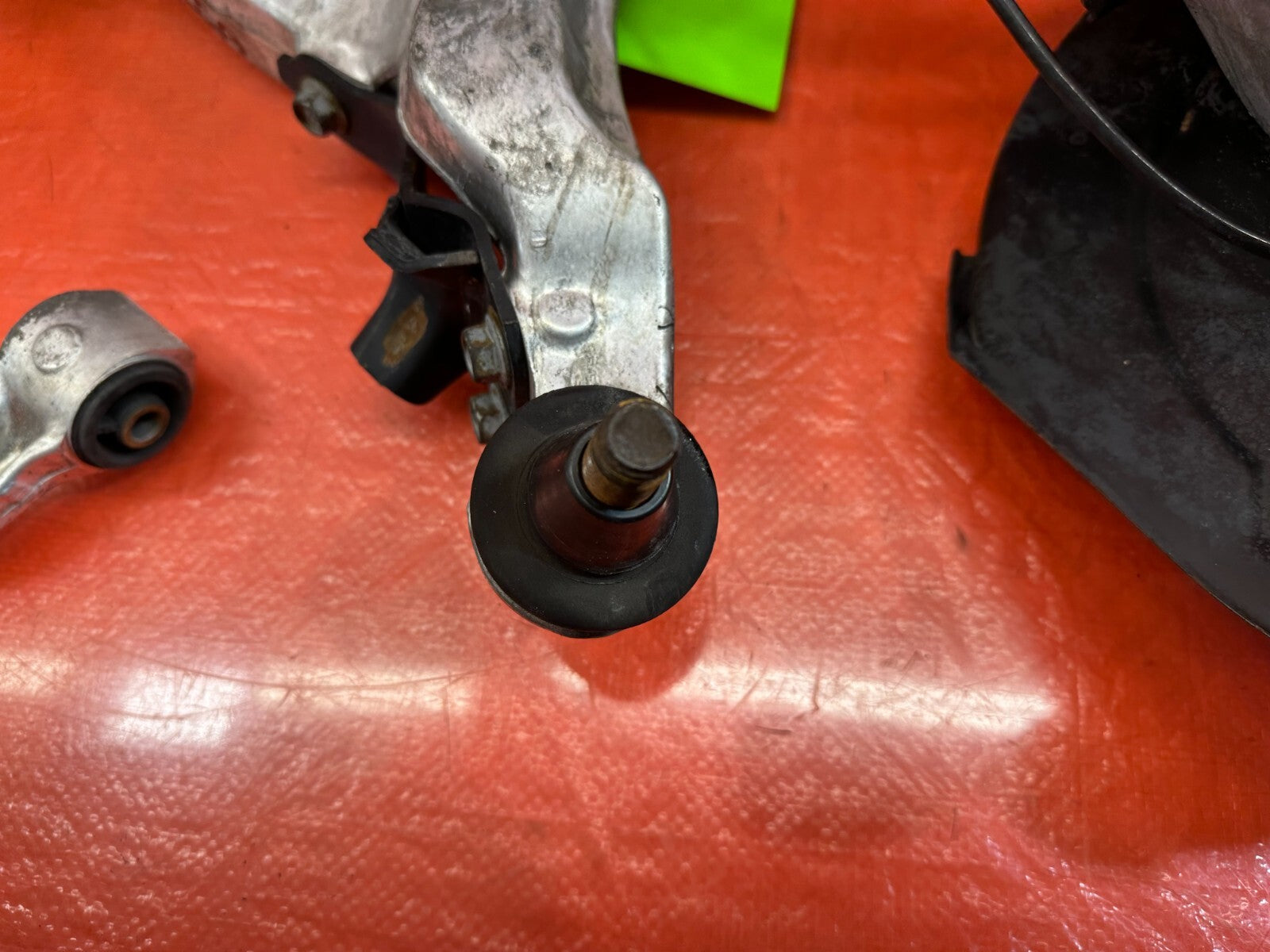 09 13 INFINITI G37 4D   RWD   LEFT FRONT SPINDLE W/ UPPER & LOWER CONTROL ARMS15