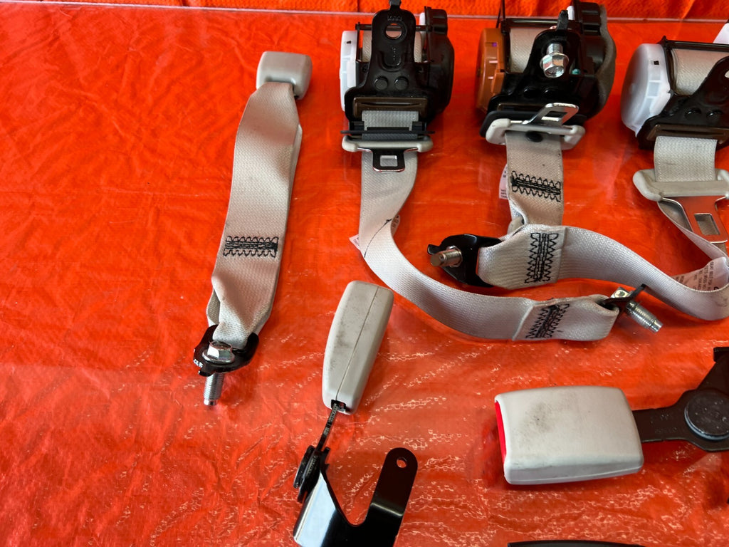 2017 INFINITI Q50 RED SPORT 400   COMPLETE REAR SEAT BELT SET LEFT RIGHT CENTER4