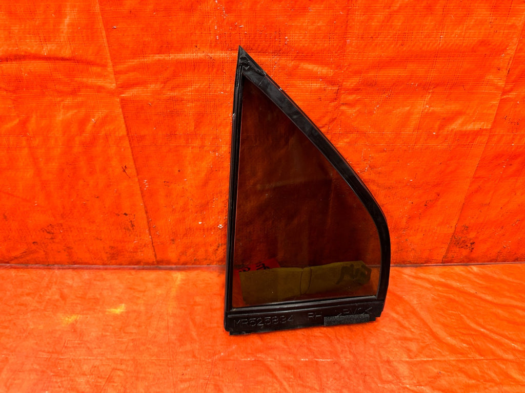 03 05 LANCER EVOLUTION EVO VIII IX 8 9   PASSENGER RIGHT REAR   DOOR VENT GLASS1
