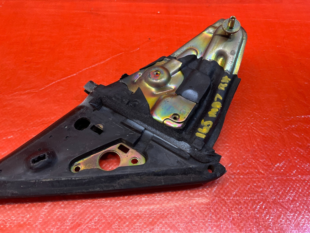 94 01 ACURA INTEGRA SEDAN   PASSENGER RIGHT DOOR SASH HOLDER   OEM #1650