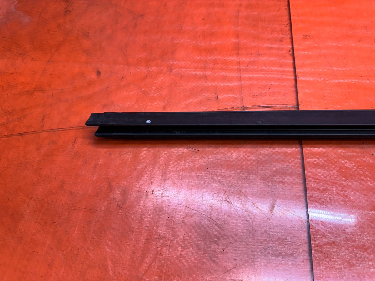 2016-2020 INFINITI Q60 COUPE PASSENGER RIGHT DOOR GLASS TRIM MOLD OEM #20Q607