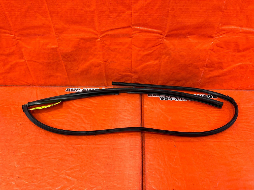 92 95 HONDA CIVIC COUPE HATCH PASSENGER RIGHT WEATHER STRIP RUN CHANNEL OEM #2579