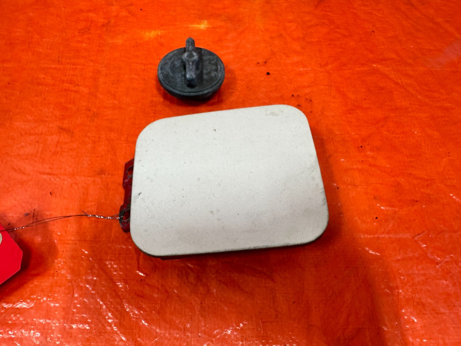 90 91 HONDA CIVIC HATCHBACK   FUEL LID / GAS CAP COVER   OEM 3252