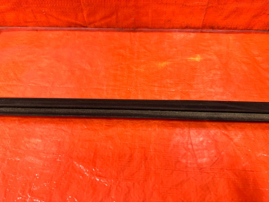 08 15 INFINITI G37 COUPE &   DRIVER LEFT EXTERIOR WINDOW GLASS TRIM OEM 27810