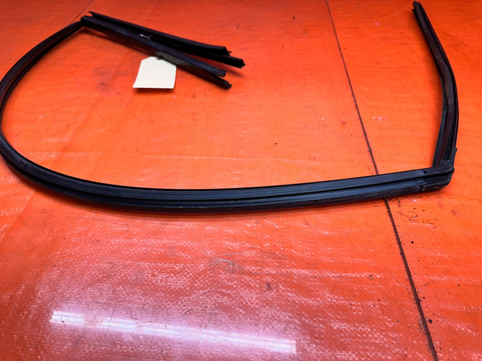 94 01 ACURA INTEGRA 2D RIGHT PASSENGER DOOR WINDOW RUN CHANNEL SEAL OEM #33115