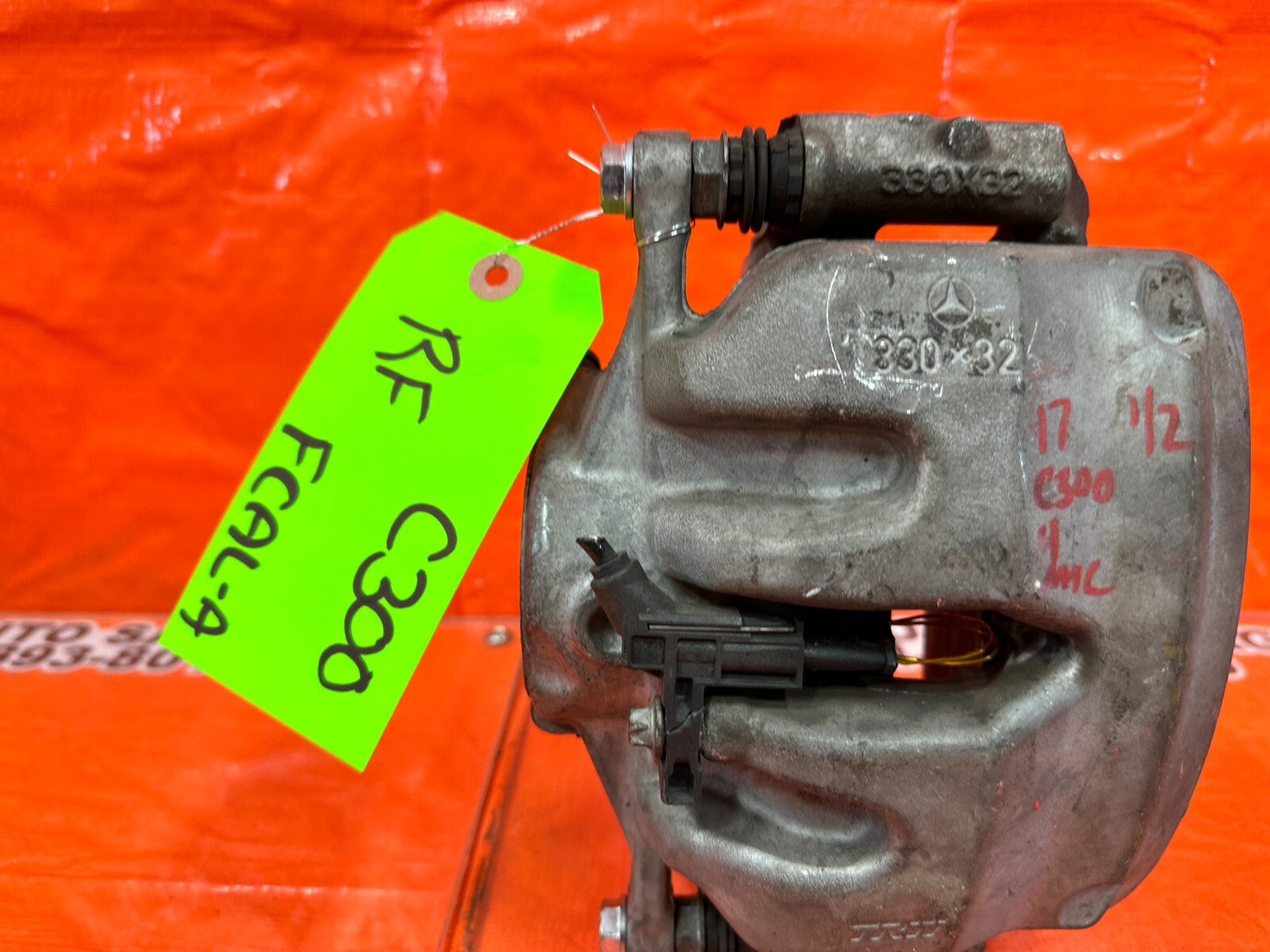 15 20 MERCEDES BENZ   W205   C300   NON SPORT   RIGHT FRONT BRAKE CALIPER OEM 23