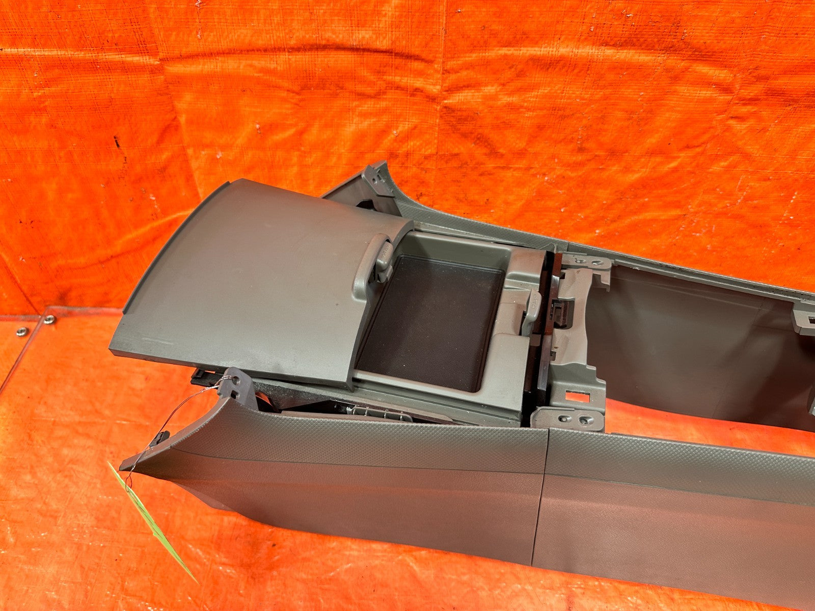 02 06 ACURA RSX   ARM REST CENTER CONSOLE ASSEMBLY   TAN IN COLOR   OEM #3152