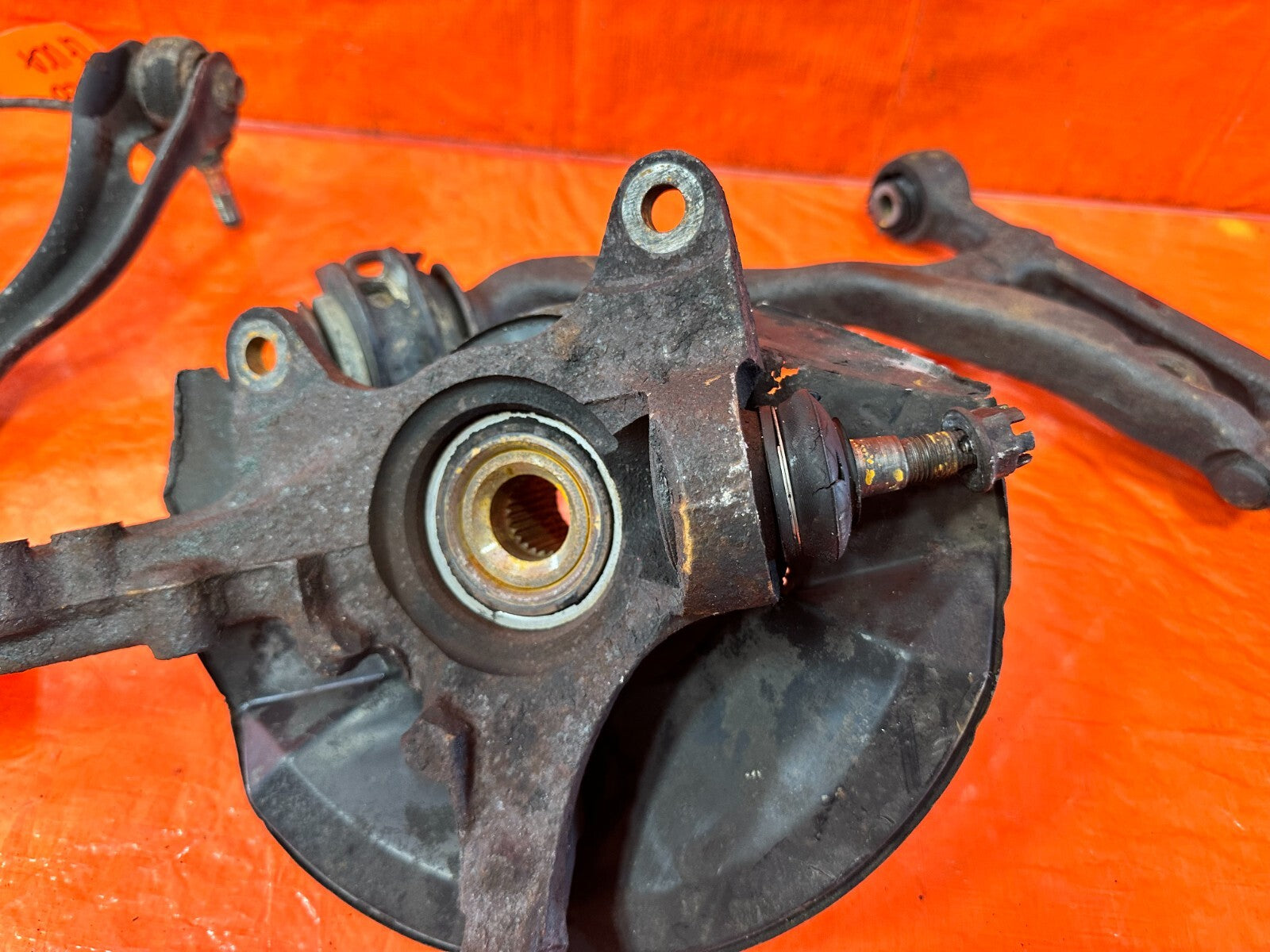 94 01 ACURA INTEGRA DRIVER LEFT FRONT SPINDLE KNUCKLE HUB & LOWER CONTROL ARM 8115
