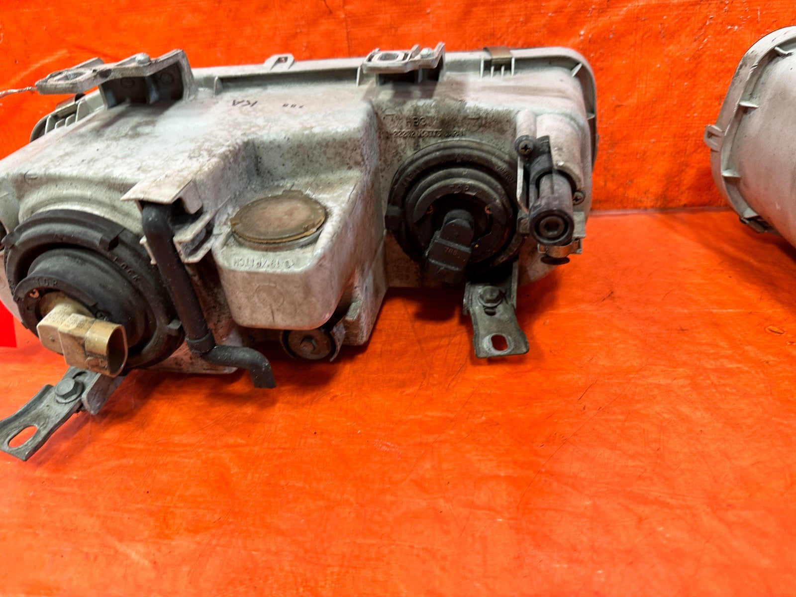 94 97 ACURA INTEGRA HEADLIGHTS HEADLAMPS   LEFT AND RIGHT HEADLIGHT SET OEM 3098