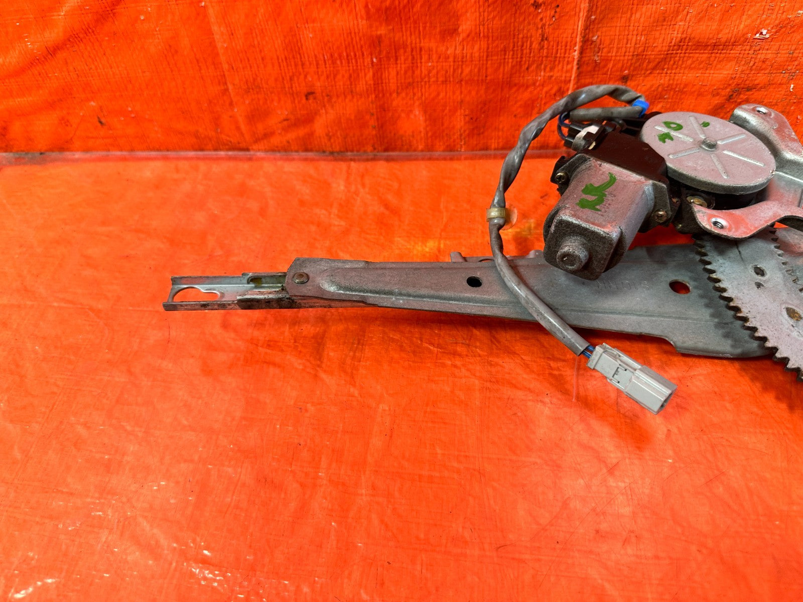 97 01 HONDA CR V CRV PASSENGER RIGHT REAR WINDOW REGULATOR W/ MOTOR   OEM #3013