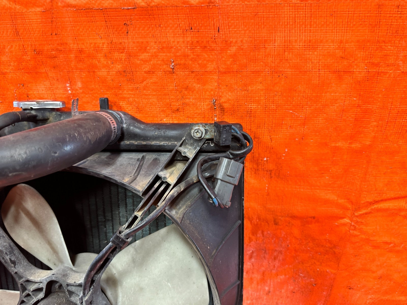 93 97 HONDA DEL SOL 92 00 CIVIC   RADIATOR W/ FAN & HOSES   OEM #3279