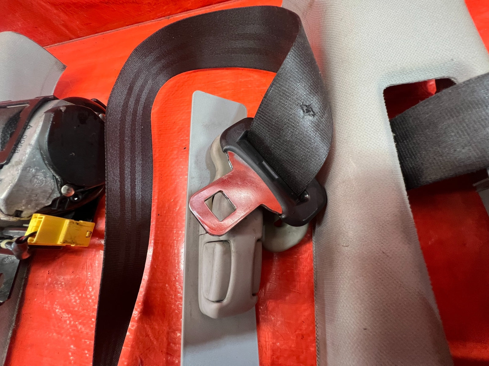 04 05 ACURA TSX   LEFT & RIGHT FRONT SEAT BELTS   BLACK COLOR   OEM FACTORY #2097
