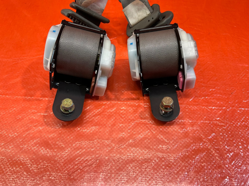 02 06 ACURA RSX TYPE S & BASE   REAR SEAT BELT SET LEFT RIGHT   TAN   OEM #1494