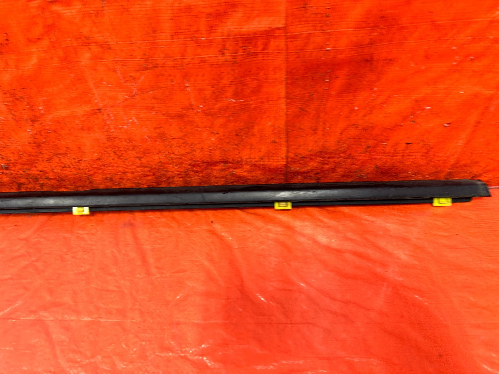 10 16 HYUNDAI GENESIS COUPE   PASSENGER RIGHT EXTERIOR WINDOW GLASS TRIM OEM 3262