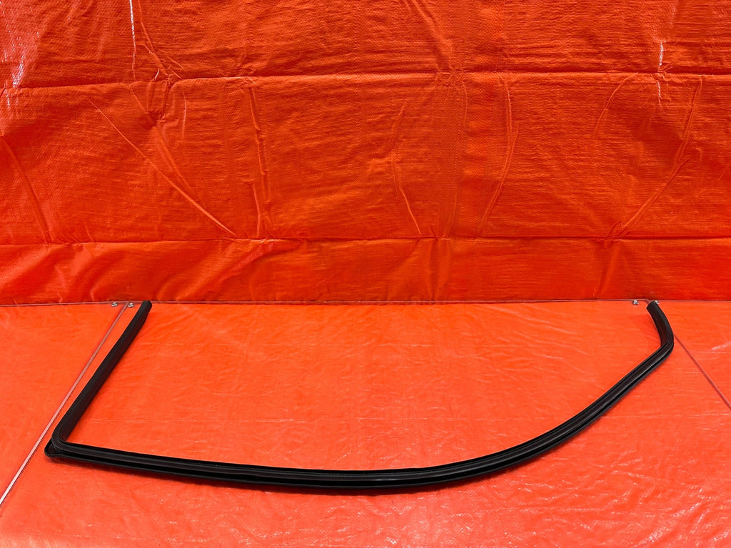 02 05 HONDA CIVIC SI EP3   CHASSIS TO DOOR OPEN TRIM WEATHER STRIP RIGHT OEM 21313