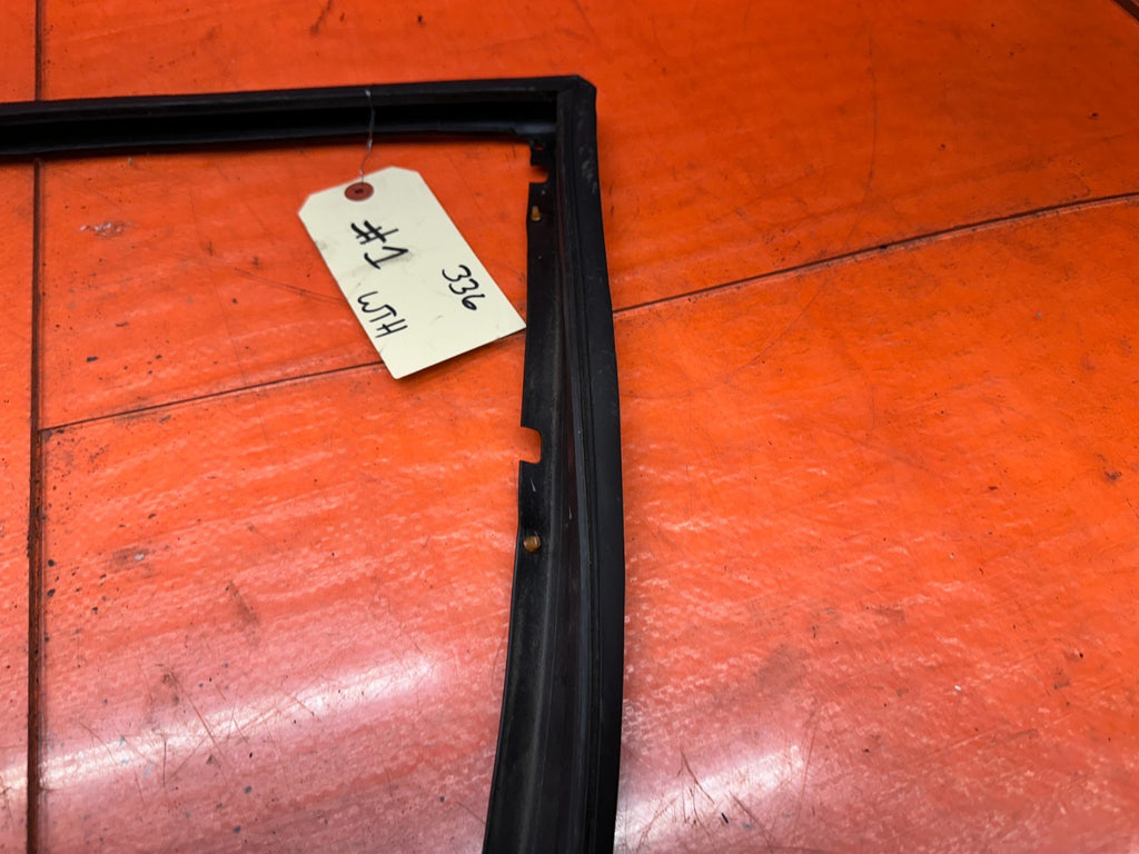 97 01 HONDA PRELUDE 2.2L DRIVER LEFT DOOR WINDOW GLASS MOUNTED SUB SEAL #3366
