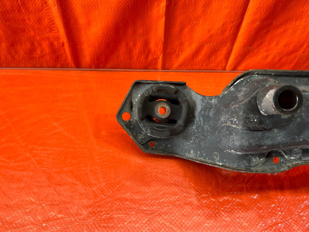 97 01 HONDA CR V CRV   REAR DIFFERENTIAL DIFF MOUNTING BRACKET   OEM #1216