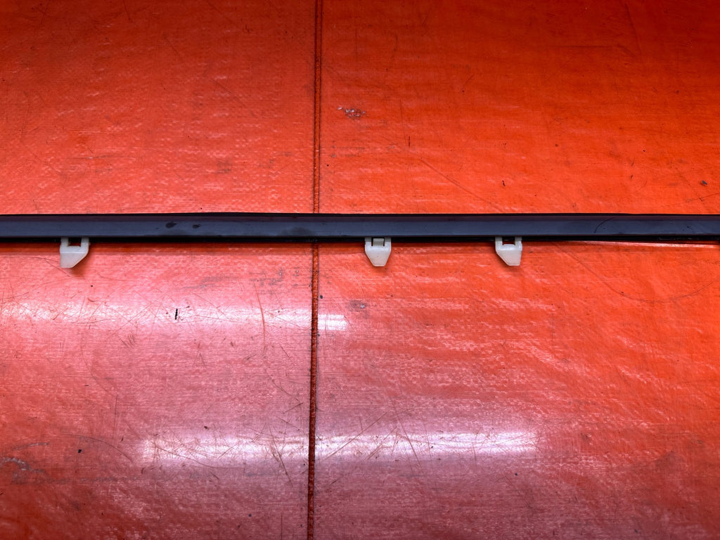 97 01 HONDA PRELUDE 2.2L DRIVER LEFT FRONT DOOR WINDOW GLASS TRIM MOLDING OEM #36