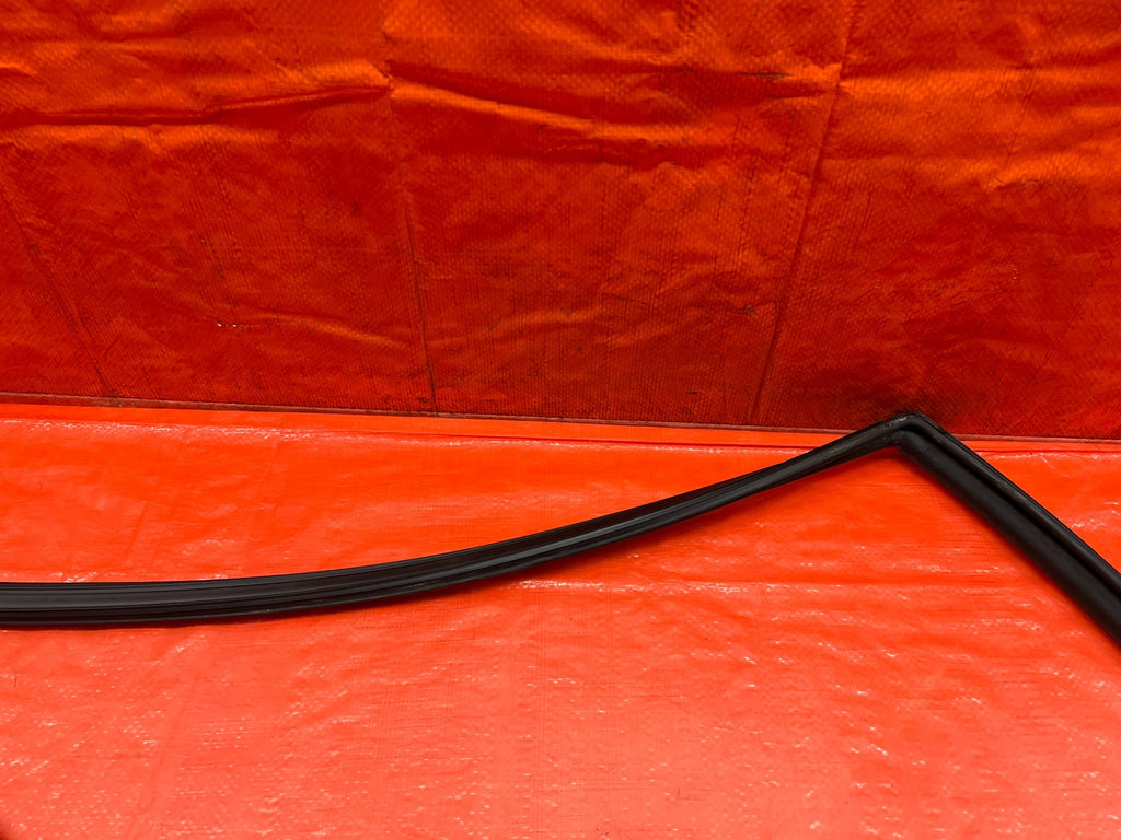 08 15 LANCER EVOLUTION X EVO 10   RIGHT REAR WINDOW GLASS RUN CHANNEL   OEM #2065