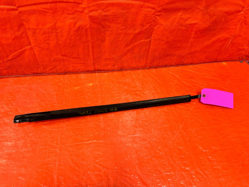09 15 INFINITI G37 CONVERTIBLE   RIGHT REAR CONVERTIBLE DRIP RETAINER   OEM #2786