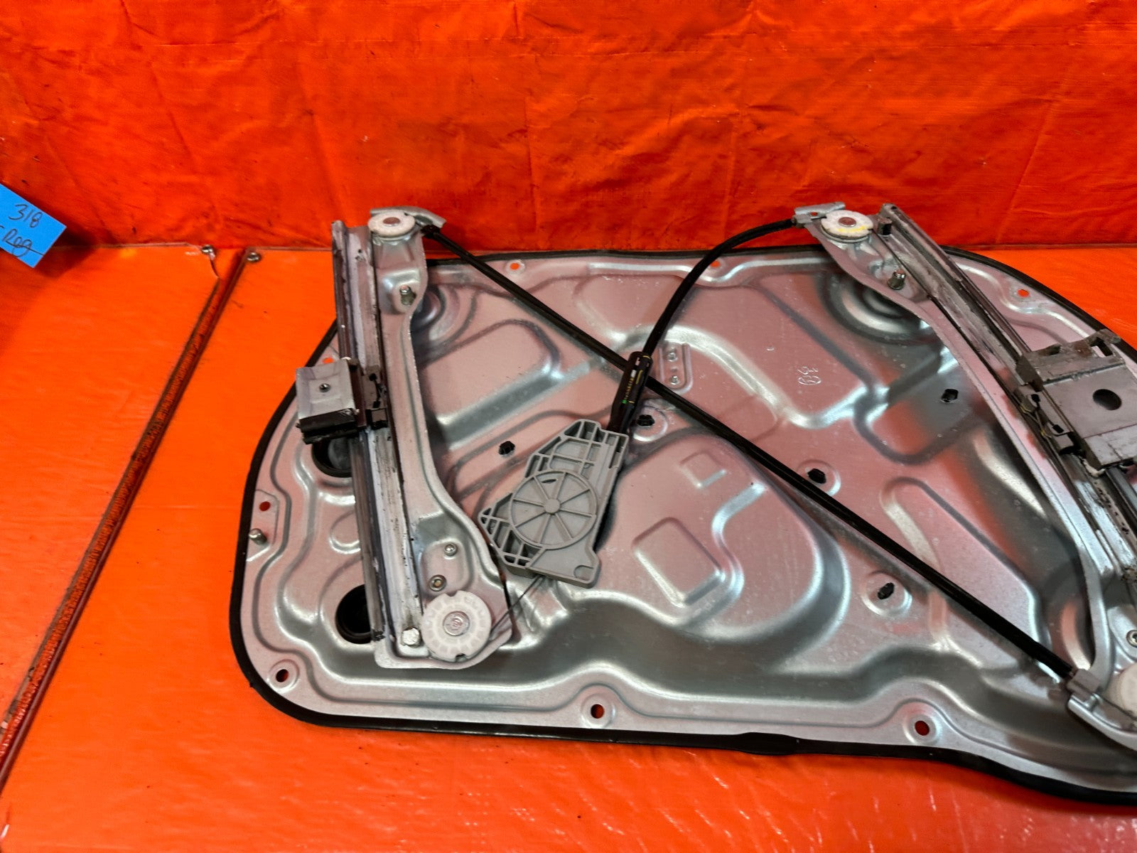 10 16 HYUNDAI GENESIS COUPE   PASSENGER RIGHT WINDOW REGULATOR W/ MOTOR OEM #31810