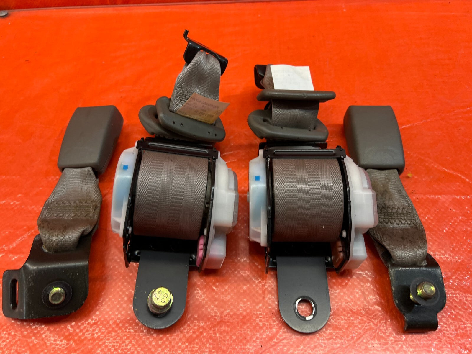 02 06 ACURA RSX TYPE S & BASE   REAR SEAT BELT SET LEFT RIGHT   TAN   OEM #1335