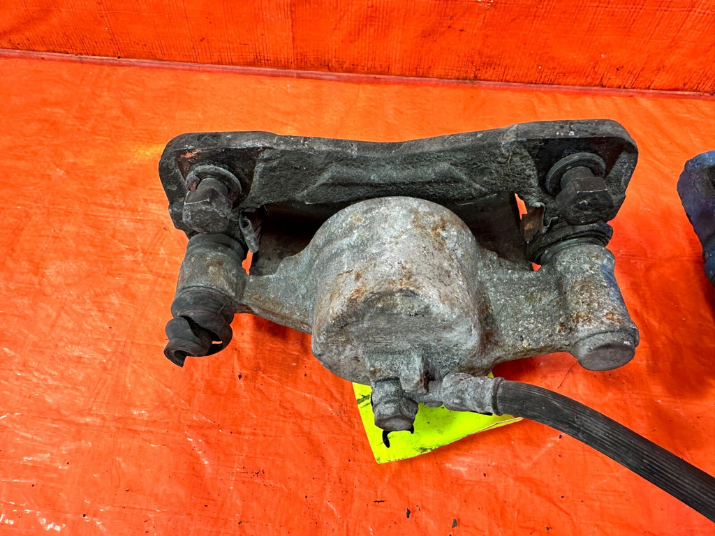 88 89 HONDA CRX DX SI   FRONT BRAKE CALIPERS   LEFT RIGHT CALIPER SET    OEM 27720