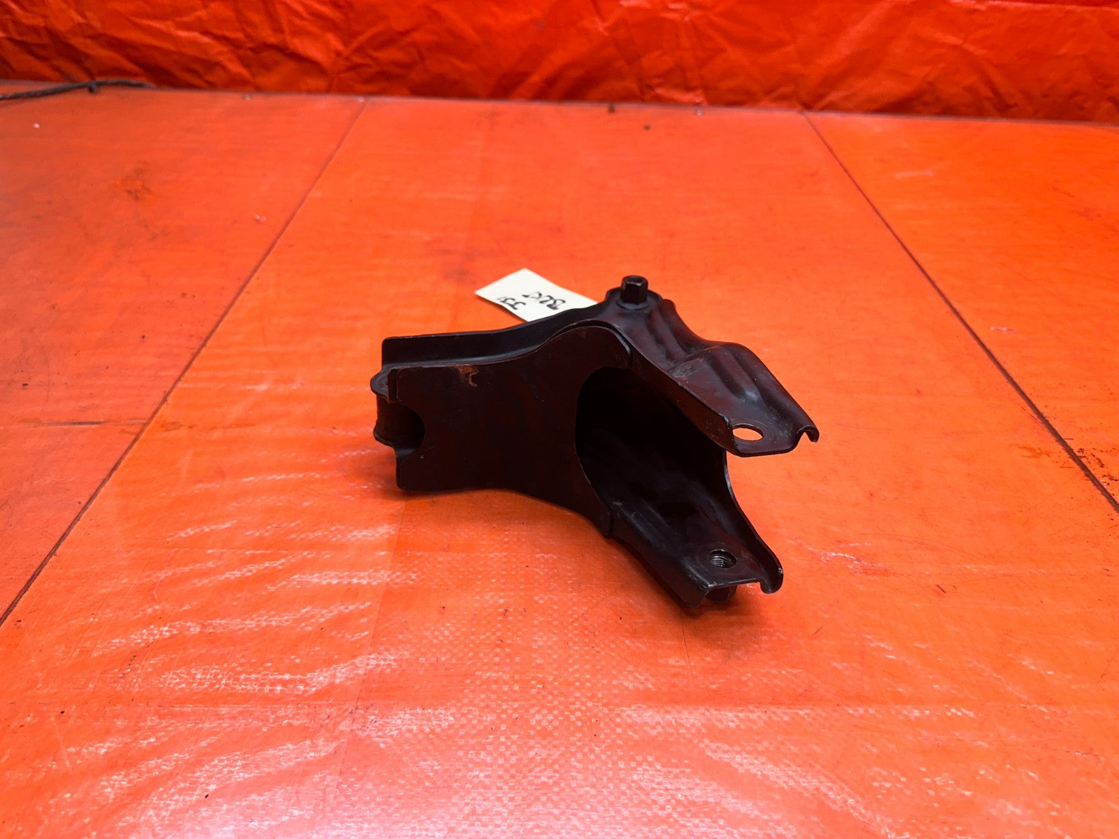 94 01 ACURA INTEGRA MANUAL REAR TRANSMISSION MOUNT T BRACKET OEM #3316