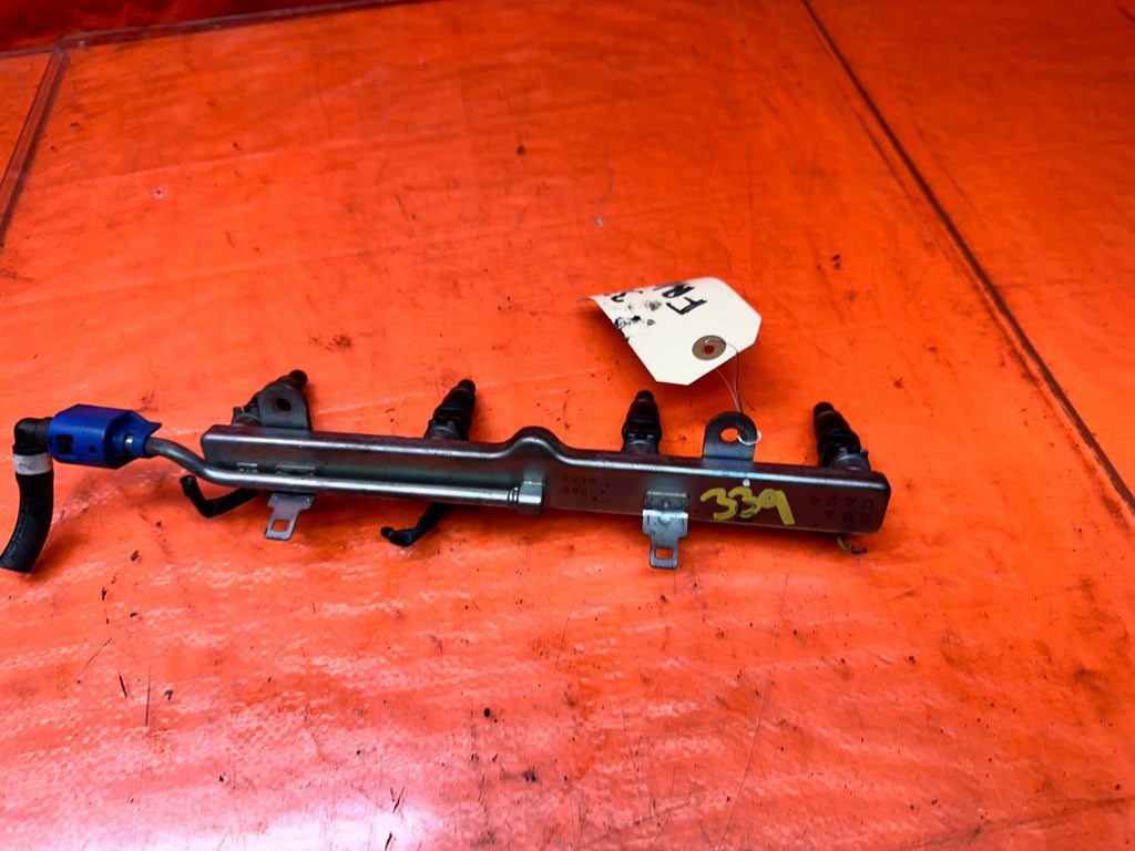 04-05 ACURA TSX 2.4L K24A2 FUEL RAIL WITH INJECTORS ASSEMBLY OEM #33911