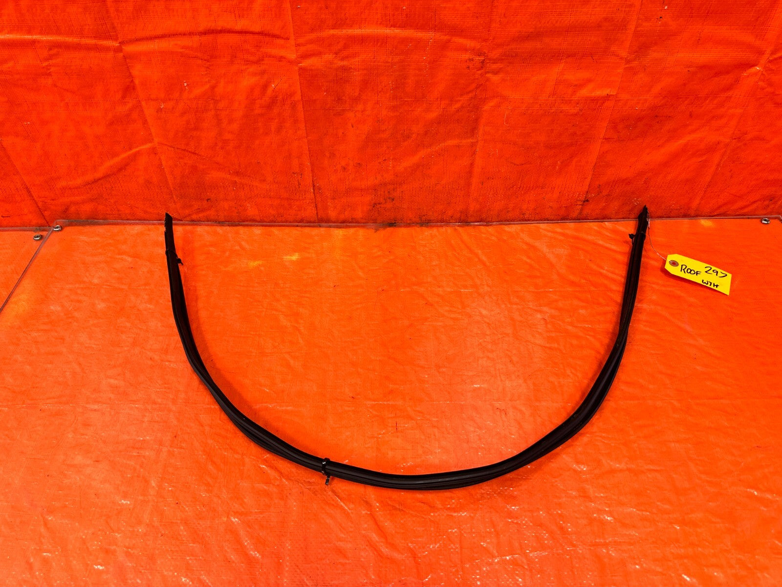 96 00 HONDA CIVIC SEDAN 4D   TOP OF THE ROOF WEATHER STRIP DRIP RETAINER OEM 2970