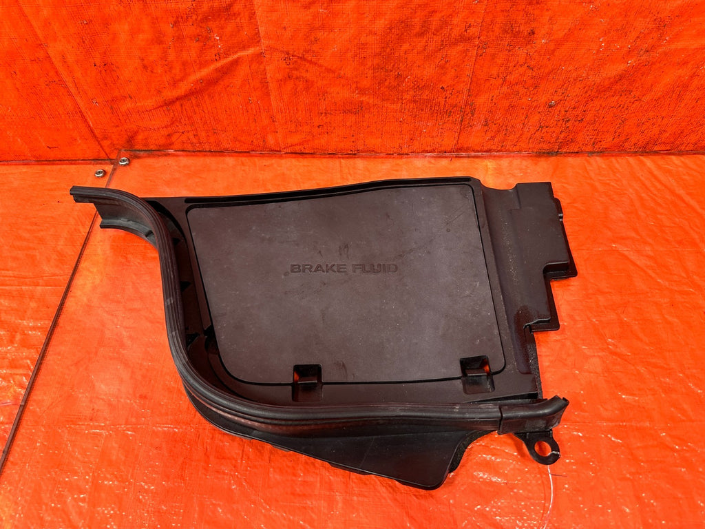 08 15 INFINITI G37 COUPE & CONVERTIBLE   BRAKE FLUID COVER PLASTIC TRIM OEM 3200