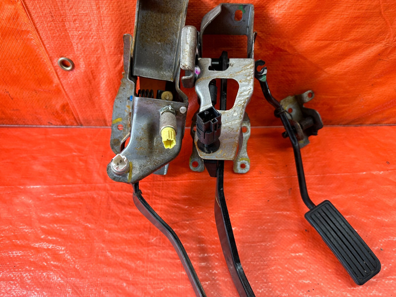 02 05 HONDA CIVIC SI EP3 HATCH   MANUAL PEDALS   GAS BRAKE CLUTCH   OEM #2303
