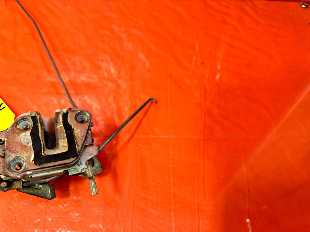 90 93 MAZDA MX 5 MIATA   PASSENGER RIGHT DOOR LOCK ACTUATOR NON POWER OEM #2674