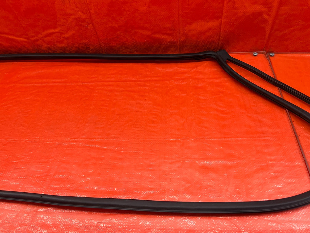 09 14 ACURA TSX   DRIVER LEFT REAR DOOR   WEATHER STRIP TRIM SEAL GASKET OEM 1685