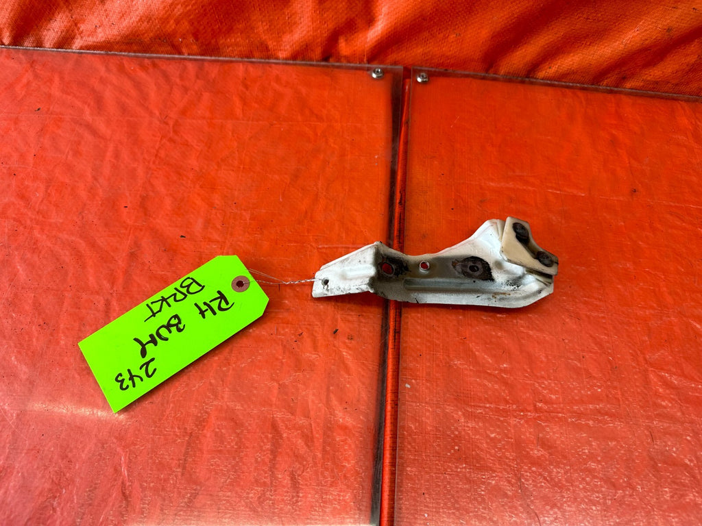 88 91 HONDA CRX   PASSENGER RIGHT METAL FENDER MOUNTING BRACKET RBACE   OEM #2430