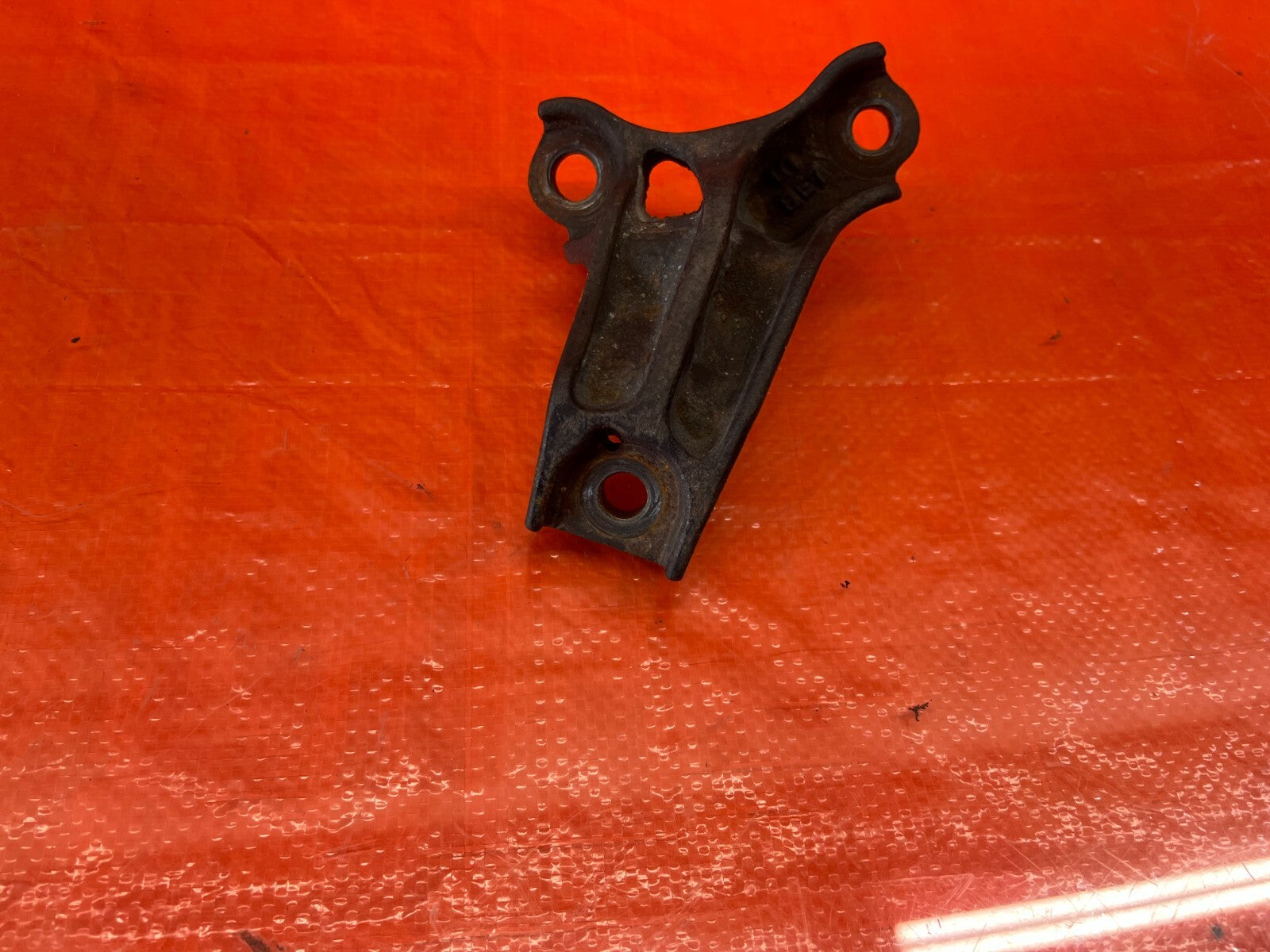 97 01 HONDA PRELUDE   POST MOUNT TO MOTOR MOUNT BRACKET   LEFT SIDE   OEM #1366