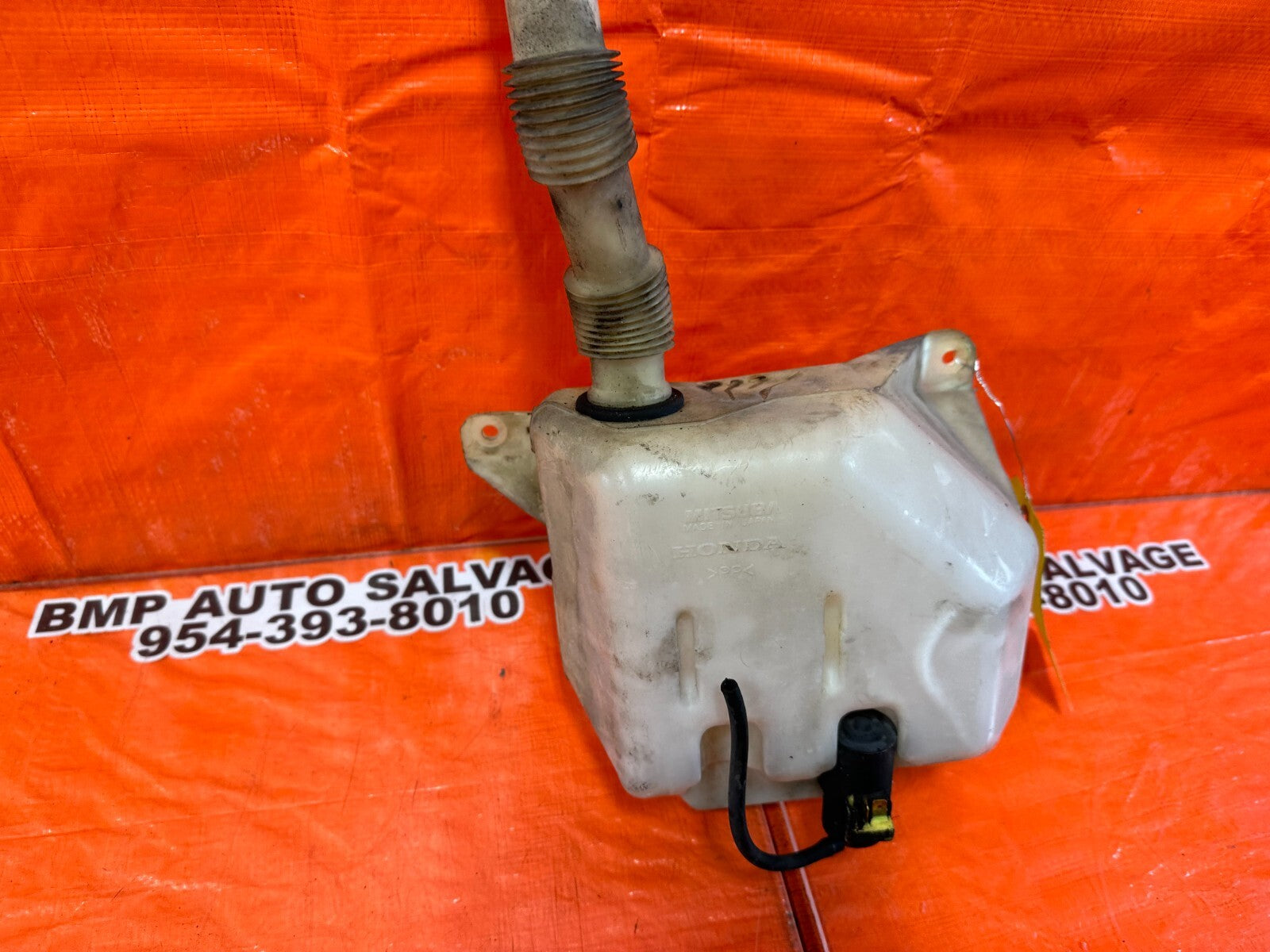 04 08 ACURA TSX   WINDSHIELD WIPER RESERVOIR TANK W/ MOTOR   OEM FACTORY #2557