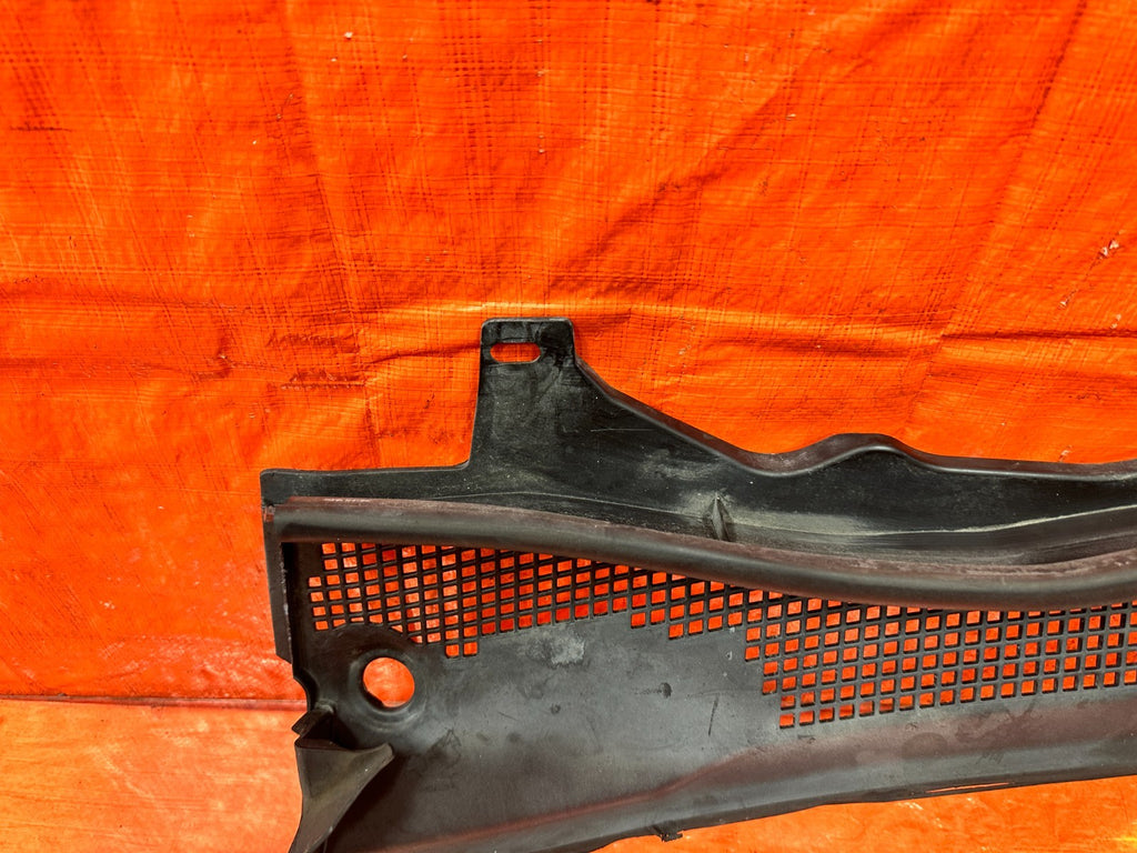 09 14 ACURA TSX   WINDSHIELD WIPER COWL TRIM PLASTIC BEZEL   OEM FACTORY #32110