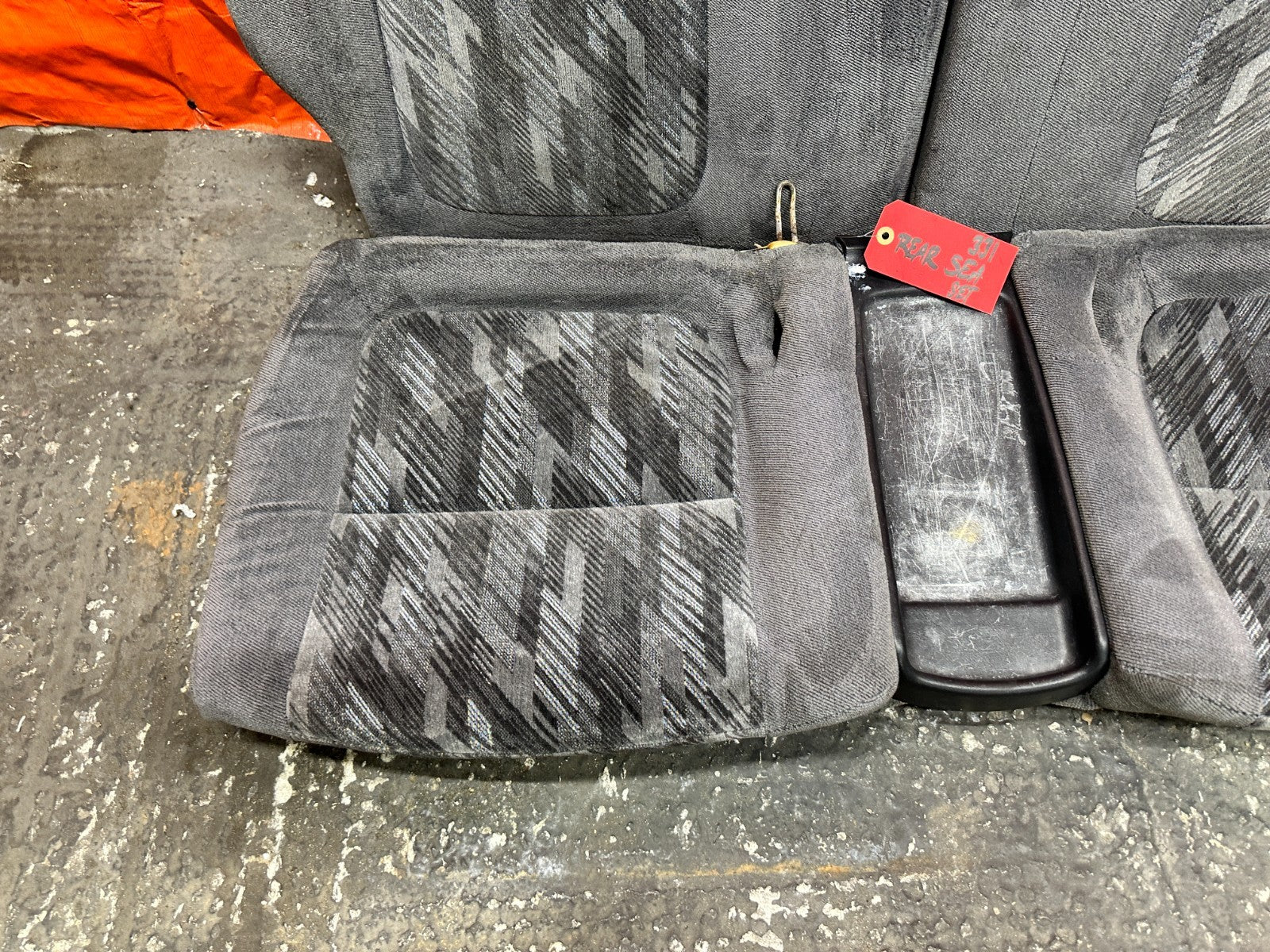 94 01 ACURA INTEGRA 2 DOOR ONLY   CONFETTI REAR SEATS OEM #3316