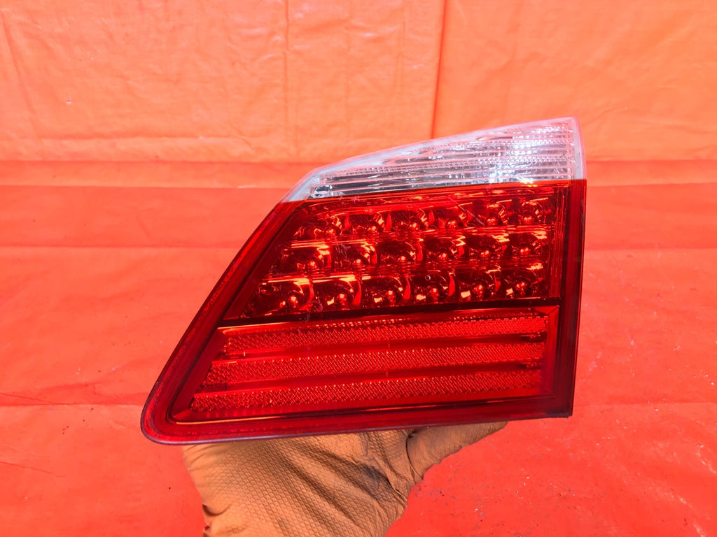 OEM 2009 2010 2011 HYUNDA GENESIS SEDAN PASSENGER RIGHT INNER TRUNK TAIL LIGHT0