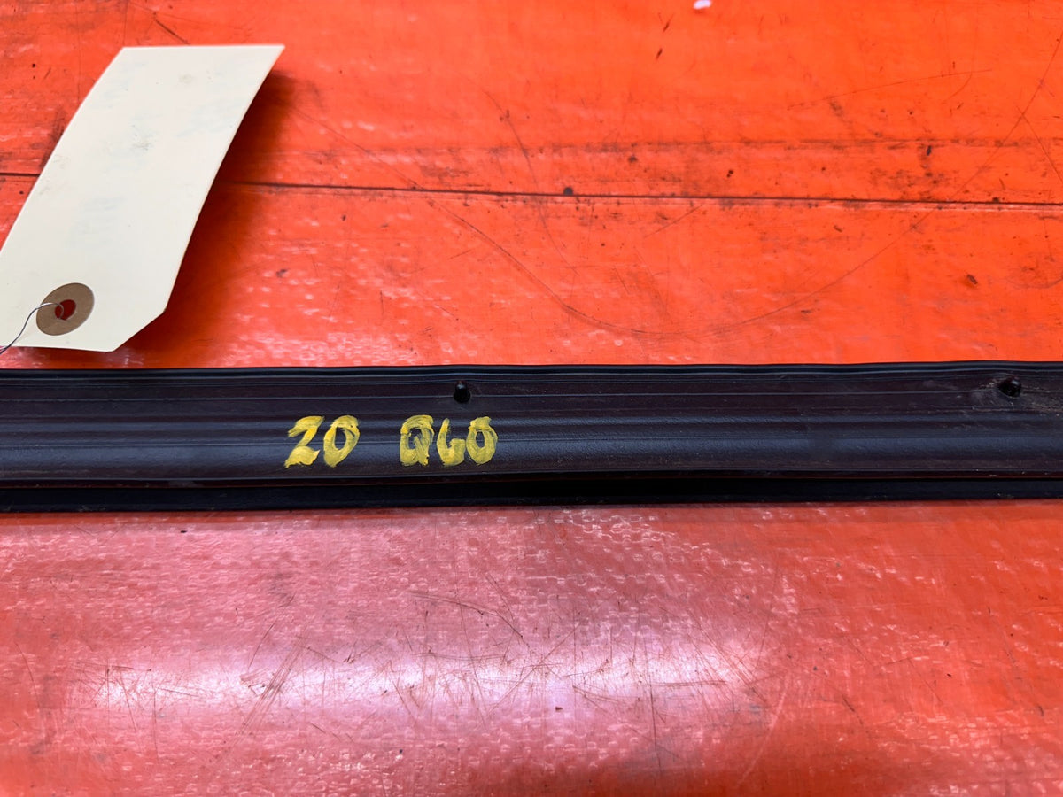 2016-2020 INFINITI Q60 COUPE PASSENGER RIGHT DOOR SUB SEAL RUBBER OEM #20Q6010