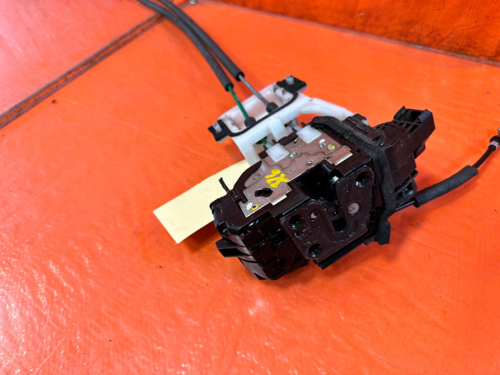 10 16 HYUNDAI GENESIS COUPE   PASSENGER RIGHT FRONT DOOR LOCK ACTUATOR   OEM 3263