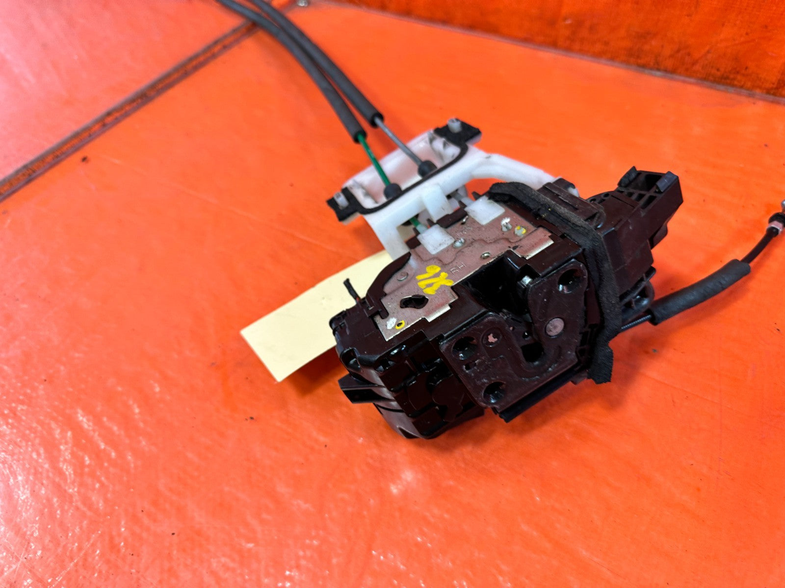 10 16 HYUNDAI GENESIS COUPE   PASSENGER RIGHT FRONT DOOR LOCK ACTUATOR   OEM 3263