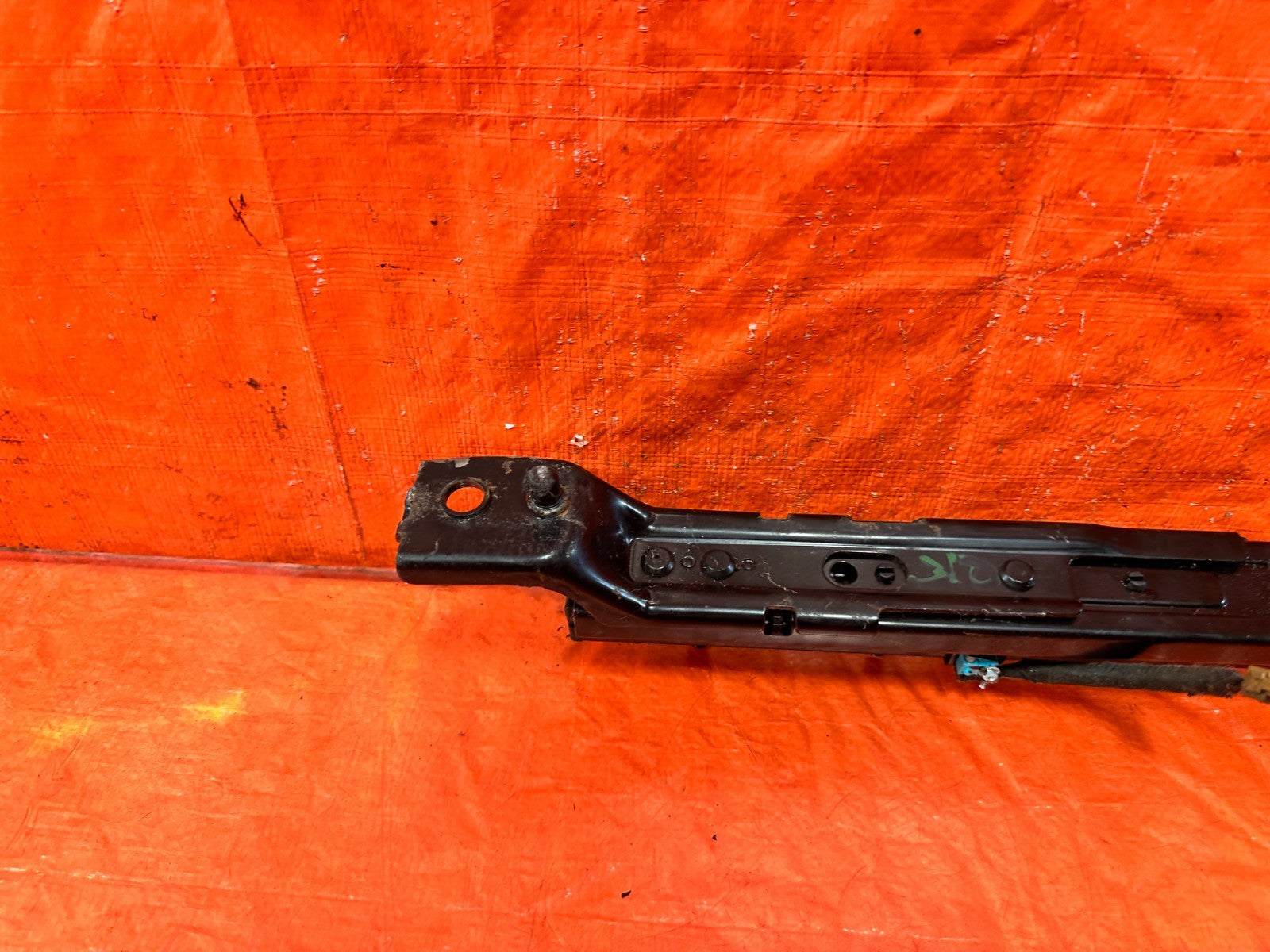 09 15 INFINITI G37 CONVERTIBLE   DRIVER LEFT SEAT RAIL WITH ALL MOTORS   OEM 3106